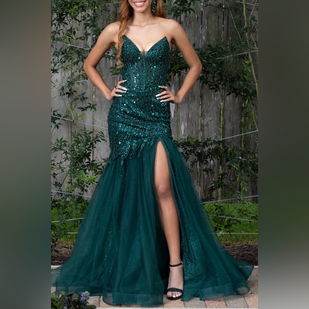 emerald green dress
